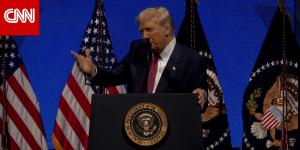 "قف يا جاريد".. شاهد ما قاله ترامب لزوج ابنته ووصفه بـ"أبو الاتفاقيات الإبراهيمية"