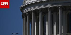 أمريكا.. توقف اضطراري لطائرة تقل أعضاء في الكونغرس بسبب راكب "مُزعج"