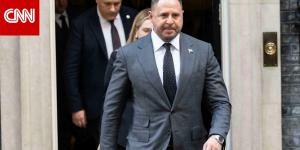 بعد مداهمة وكالات مكافحة الفساد لمنزله.. كبير مستشاري زيلينسكي يستقيل من منصبه