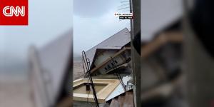 لحظة انهيار منازل وطرق في فيضانات إندونيسيا