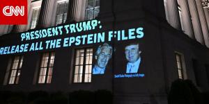 أول تعليق للبيت الأبيض على ظهور ترامب في الصور الجديدة لإبستين