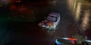 قوّة الإطفاء العام تعاملت مع عدة بلاغات خلال فترة هطول الأمطار في مناطق متفرقة بالبلاد