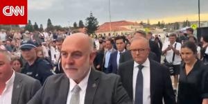 رئيس الوزراء الأسترالي يُقابل بصيحات استهجان خلال مراسم تأبين ضحايا شاطئ بوندي