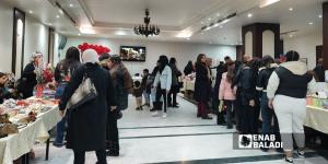 سوريون
      يحيون
      عيد
      الميلاد
      في
      الكنائس
      والساحات