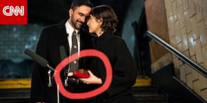 نسختا قرآن كانتا تحت يد ممداني بأداء القسم كأول عمدة مسلم لمدينة نيويورك