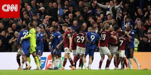 محاولة خنق واعتداء بالضرب.. مشاجرة عنيفة بين لاعبي تشيلسي ووست هام