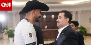"مكسيكي؟!".. رئيس وزراء العراق يمازح أيمن حسين خلال استقباله بعثة المنتخب
