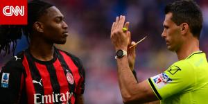 لقطة جدلية في الدوري الإيطالي.. رفائيل لياو يسخر من الحكم والأخير يرد بذات الطريقة