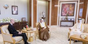 وزير «الديوان الأميري» ورئيس ديوان ولي العهد يستقبلان سفيري مالطا وماليزيا