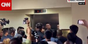 لحظة وقوع إطلاق نار في مجلس الشيوخ الفلبيني