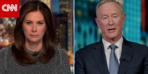 الأدميرال الذي أشرف على عملية بن لادن يحذر: الديمقراطية الأمريكية "في خطر"