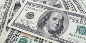 الدولار يقفز لأعلى مستوياته في عام وسط توقعات رفع الفائدة