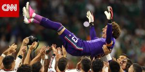 عجزت البرازيل أمامه وعطّل ألمانيا.. ما الذي صنع أسطورية حارس المكسيك أوتشوا؟