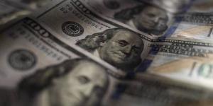 الدولار يتراجع بعد تباطؤ التضخم الأمريكي وتعزز توقعات خفض الفائدة