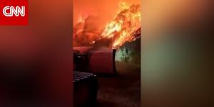 شاهد.. رجال الإطفاء يواجهون ألسنة اللهب من قلب حريق غابات في إسبانيا
