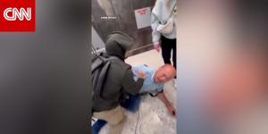 صرخ: "لا أعلم ما يفعلون".. شاهد لحظات مربكة لمحاولة اعتقال رجل بأمريكا