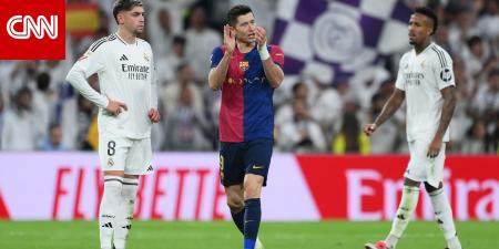 برشلونة يكشف طبيعة إصابة ليفاندوفسكي.. هل سيغيب عن مواجهة ريال مدريد؟