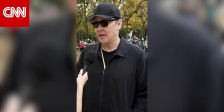 "اذهب للجحيم".. ممثل أمريكي يبين رسالة مظاهرات "لا ملوك" إلى ترامب