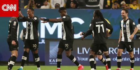 واقعة مثيرة للجدل في كأس الملك السعودي.. شجار بين لاعبي فريق واحد