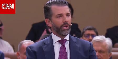 من السعودية.. نجل ترامب يؤكد "أبي فهم اللعبة" ويقارن اقتصاد أمريكا بعهد بايدن