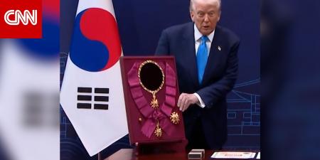 شاهد.. قادة آسيويون يُغدقون على ترامب بهدايا باهظة الثمن