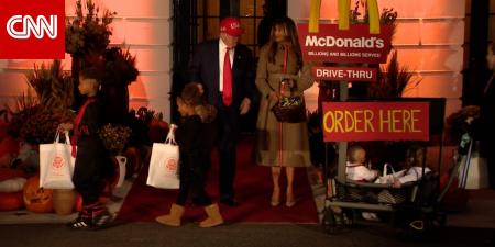 ظهروا بأزياء غريبة أمام ترامب.. شاهد كيف احتفل الأطفال بالهالوين في البيت الأبيض