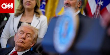 صور ترامب وهو يغلق عينيه خلال حدث بالبيت الأبيض تجتاح وسائل التواصل الاجتماعي