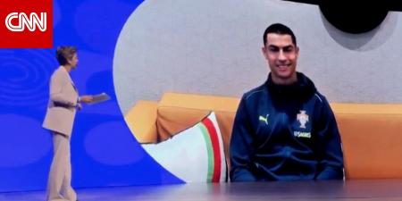 مذيعة CNN تسأل رونالدو عما إذا كان سيشارك في بطولة كأس العالم المقبلة.. كيف رد؟