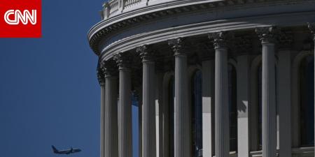 أمريكا.. توقف اضطراري لطائرة تقل أعضاء في الكونغرس بسبب راكب "مُزعج"