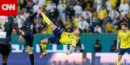 رونالدو يسجل هدفًا مُذهلاً في الدوري السعودي.. ويكرر احتفاله بارتداء العقال