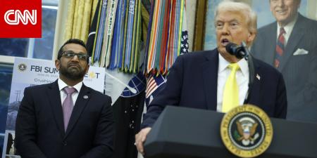 ترامب يرد بصورة على تقرير عن "التفكير في إقالة مدير FBI"