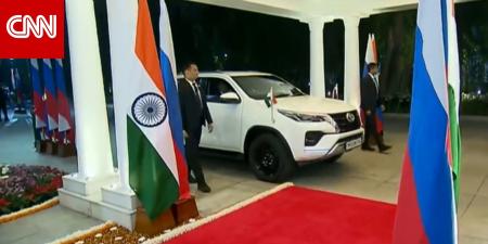 كصديقين قديمين.. بوتين ومودي يجتمعان في سيارة دفع رباعي مصفحة بالهند