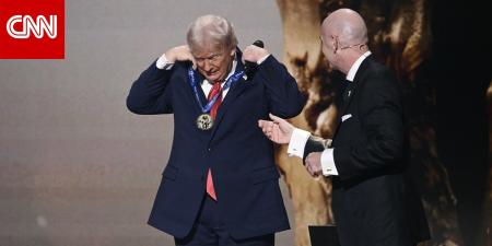 ترامب أول رئيس يُمنح جائزة الفيفا للسلام.. ويجدد تهديده بضرب فنزويلا برا