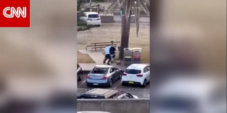 هجوم سيدني.. شاهد عيان ينقضّ على مسلح وينقذ أرواحًا والسلطات تشيد به