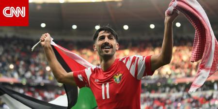 اطمأن عليه بعد إصابته.. يزن النعيمات ينشر صورًا من لقائه بولي العهد الأردني ويعلق