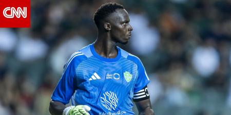 رحلة إدوارد ميندي مستمرة مع الأهلي السعودي.. ما مدة العقد الجديد بينهما؟