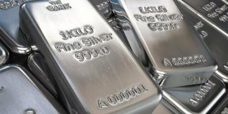 الفضة
      تحطم
      الأرقام
      القياسية
      وتتخطى
      66
      دولاراً