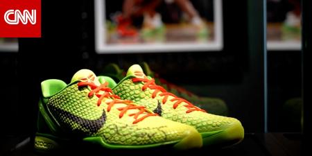 قد يتجاوز سعره 10 ملايين دولار.. عرض حذاء كوبي براينت الأيقوني للبيع في مزاد