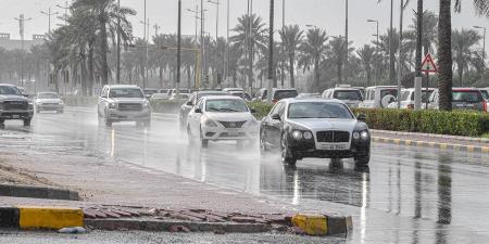 «الأرصاد»: أمطار متفرقة وغزيرة أحياناً حتى صباح غد