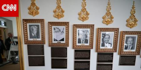 تعليق لوحات بـ"أوصاف لاذعة" في "ممشى الرؤساء" بالبيت الأبيض.. ماذا كُتب عن ترامب وبايدن وأوباما؟