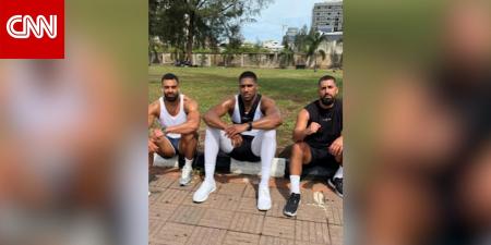 من هما صديقا أنتوني جوشوا اللذان لقيا حتفهما بحادث السير المميت في نيجيريا ونجا منه الملاكم؟