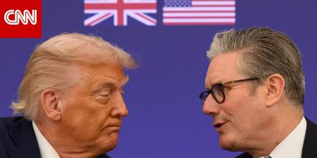 ترامب يؤكد أن العلاقة المتوترة مع ستارمر لن تؤثر على زيارة الملك تشارلز