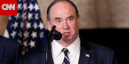 "استقل وإلا سنقيلك".. تفاصيل تنحي وزير البحرية الأمريكي مع استمرار الحصار البحري على إيران