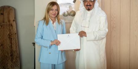 رئيس الوزراء يتسلّم رسالة من نظيرته الإيطالية موجّهة إلى سمو الأمير