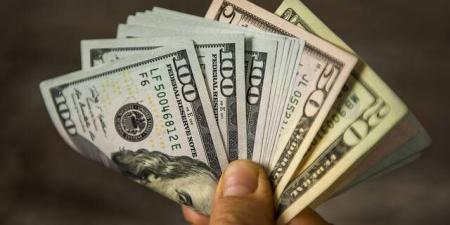 الدولار يرتفع قبيل قرار الفيدرالي وسط ترقب تصريحات وارش