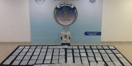 «الداخلية»: ضبط بنغلاديشي يتسلم شحنة أوراق مُشبعة بالمخدرات