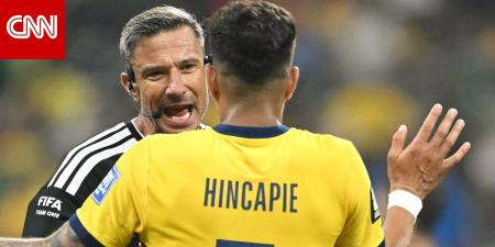 بعد ألميرون.. ثاني لاعب يُطرد في كأس العالم بسبب تغطية فمه