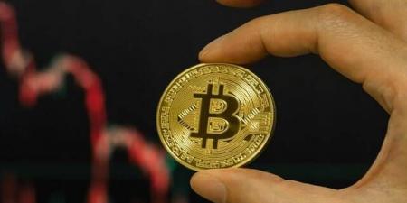 البيتكوين تتجاوز 63 ألف دولار مع تراجع مخاوف رفع الفائدة