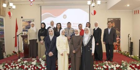 السفارة الإندونيسية تستضيف وفد طالبات برنامج «كن من المتفوقين»