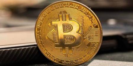 بيتكوين تتراجع بفعل التوترات الأمريكية الإيرانية ومخاوف التضخم